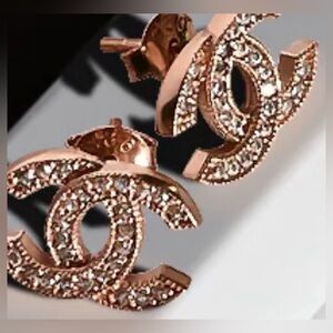 Absolutely stunning rose gold plated sparkly crystals CC trendy studs earrings.